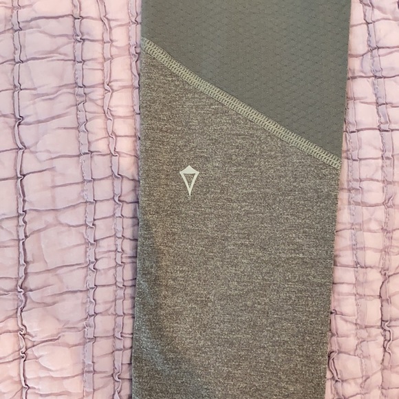 Ivivva girl’s leggings size 8 - Picture 3 of 5